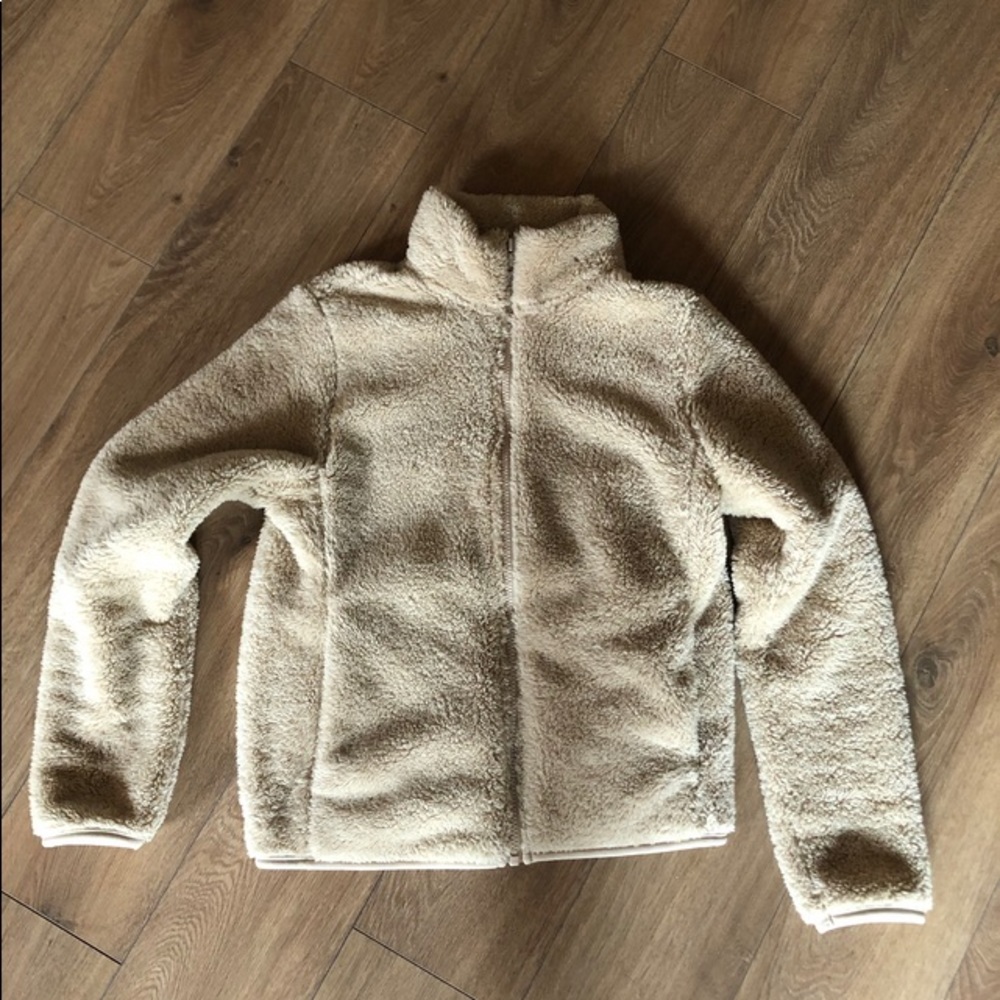 Uniqlo Uniqlo Fluffy Fleece Sweater in Light Brown